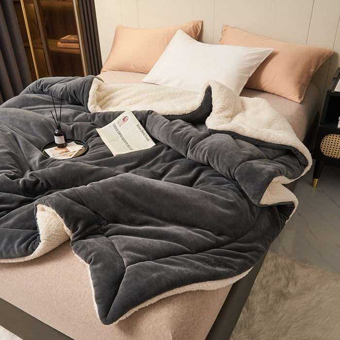 Hendrano Reversible Plush and Sherpa Throw Blanket