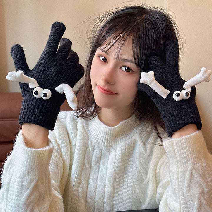 Couple gloves with magnetic hands linked