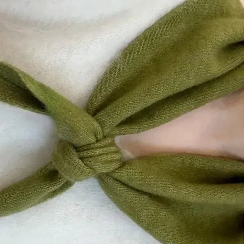 Korean-Style Triangle Knit Scarf for Women – Light &amp; Cozy