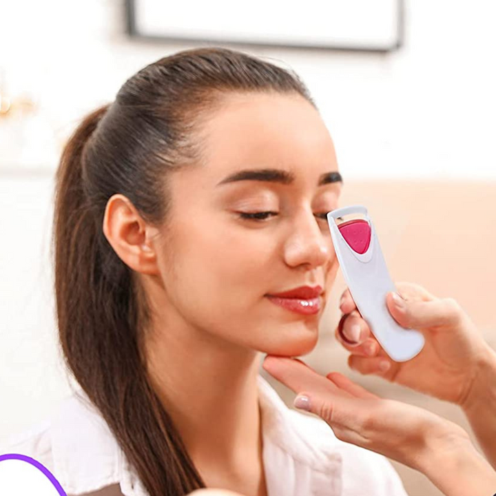 Heated Eyelash Curler for a Long-Lasting Natural Lift