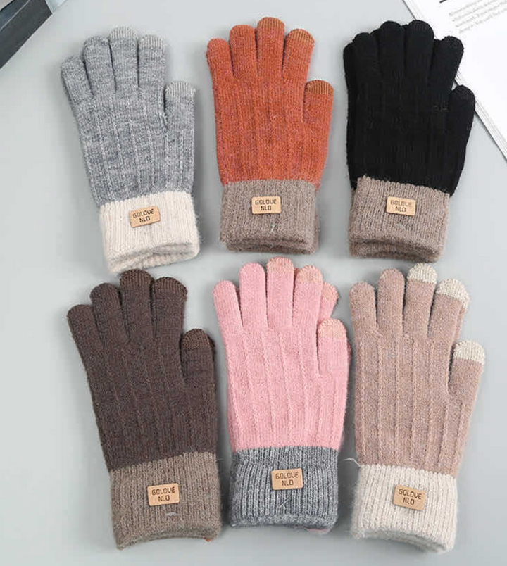 Brown knit gloves with contrast ribbed cuff