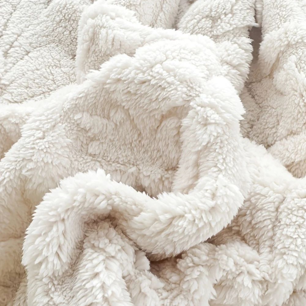 Geometric Jacquard Fleece Throw with French-Inspired Texture