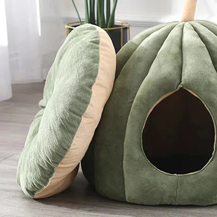 Hendrano™ Cozy Pumpkin Cat Bed with Enclosed Plush Hideaway