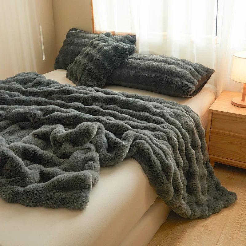 Ultra-Soft Faux Fur Throw Blanket with Silky Plush Feel