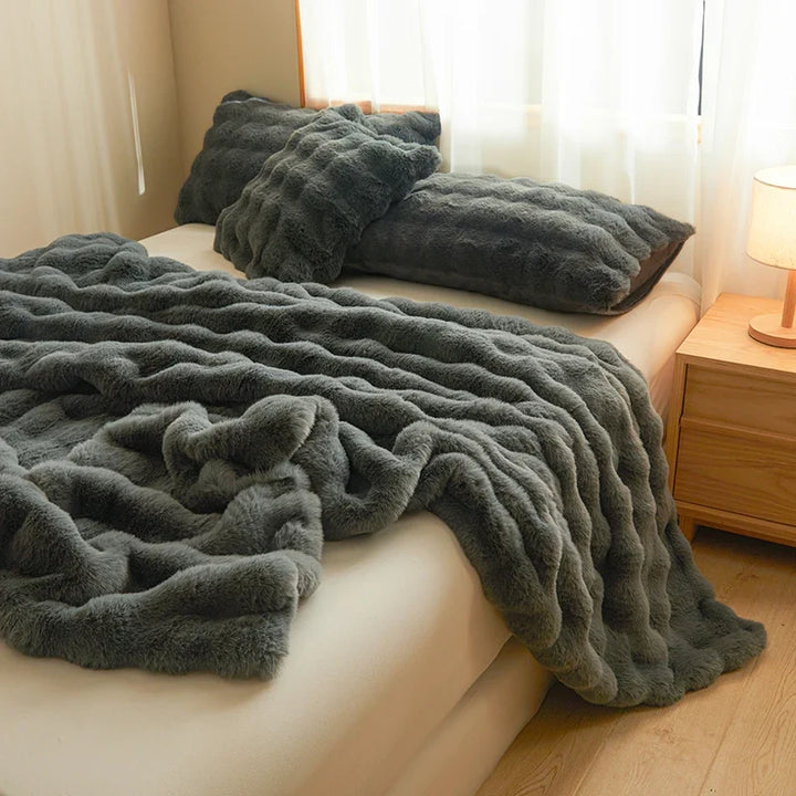 Ultra-Soft Faux Fur Throw Blanket with Silky Plush Feel