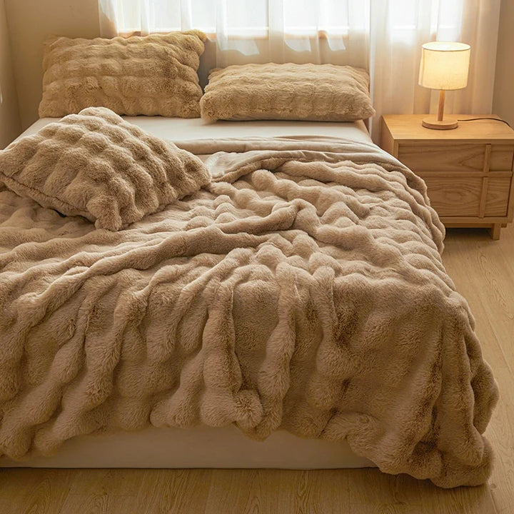 Ultra-Soft Faux Fur Throw Blanket with Silky Plush Feel