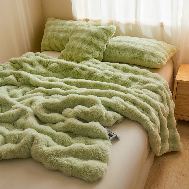 Ultra-Soft Faux Fur Throw Blanket with Silky Plush Feel