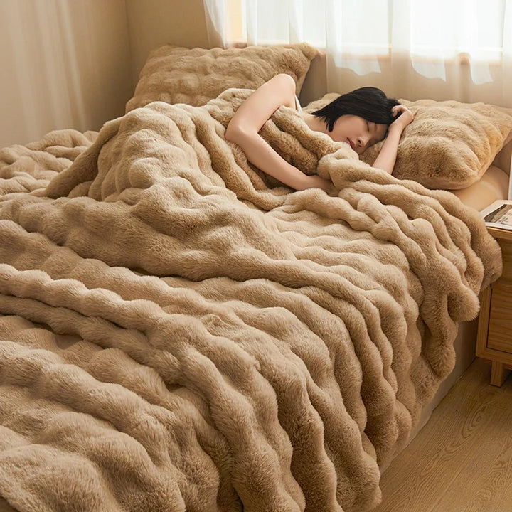 Ultra-Soft Faux Fur Throw Blanket with Silky Plush Feel