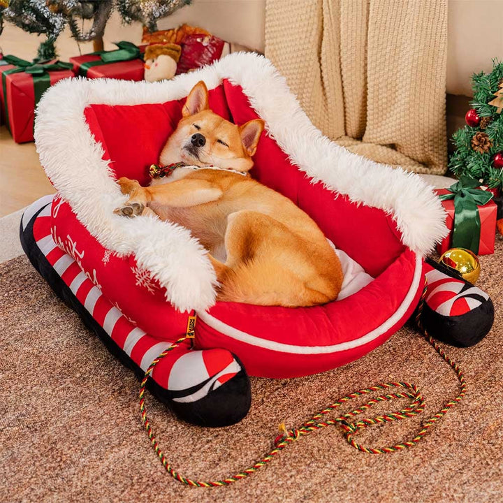 Hendrano™ Sleigh-Shaped Dog Bed with Plush Faux Fur for Cozy Winters