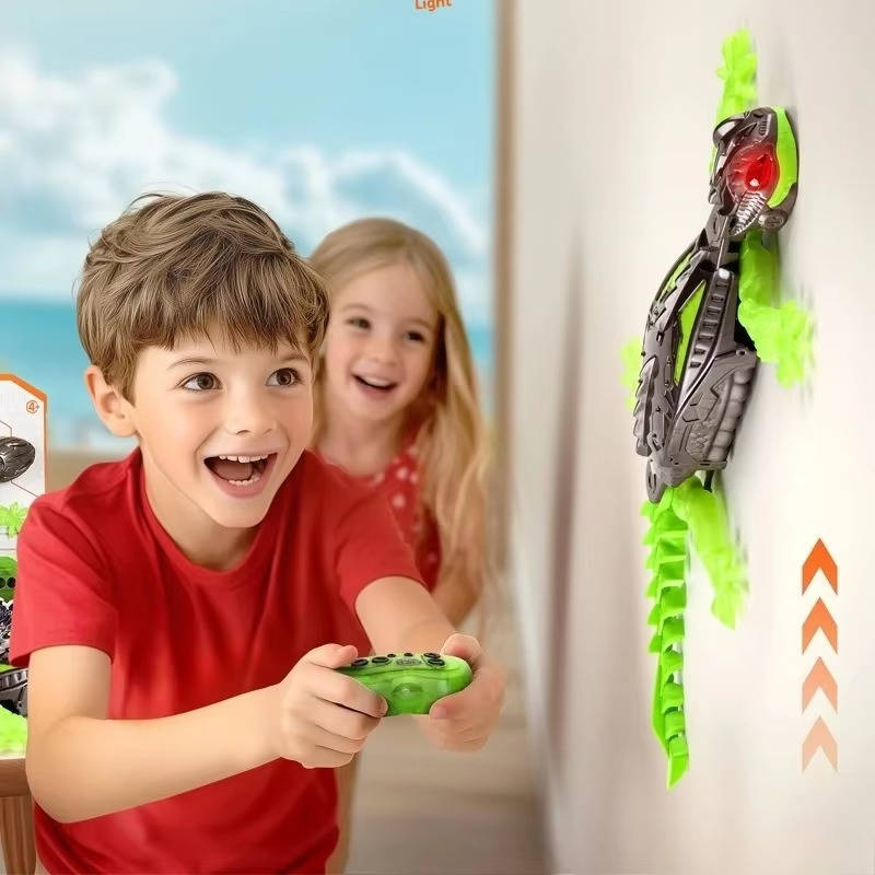 Hendrano™ Wall-Climbing RC Lizard Toy with Glowing LED Eyes