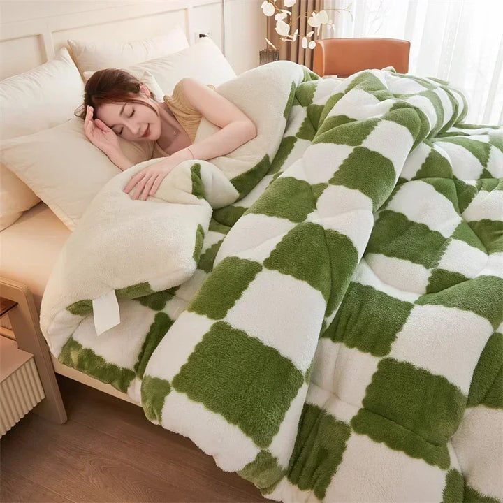 Quilted Weighted Blanket with Classic Plaid Design