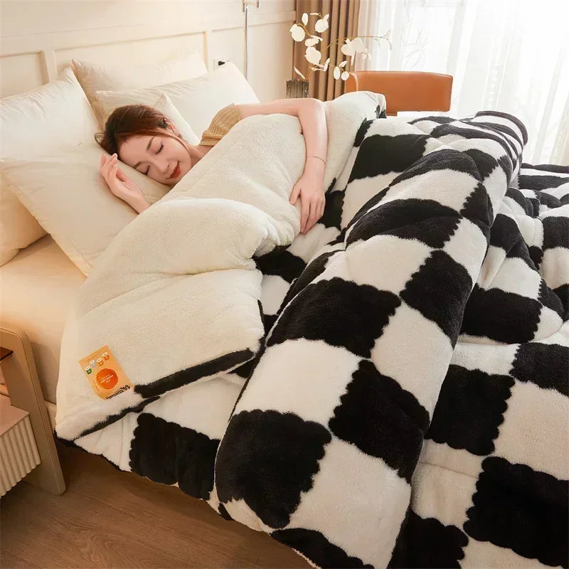 Quilted Weighted Blanket with Classic Plaid Design