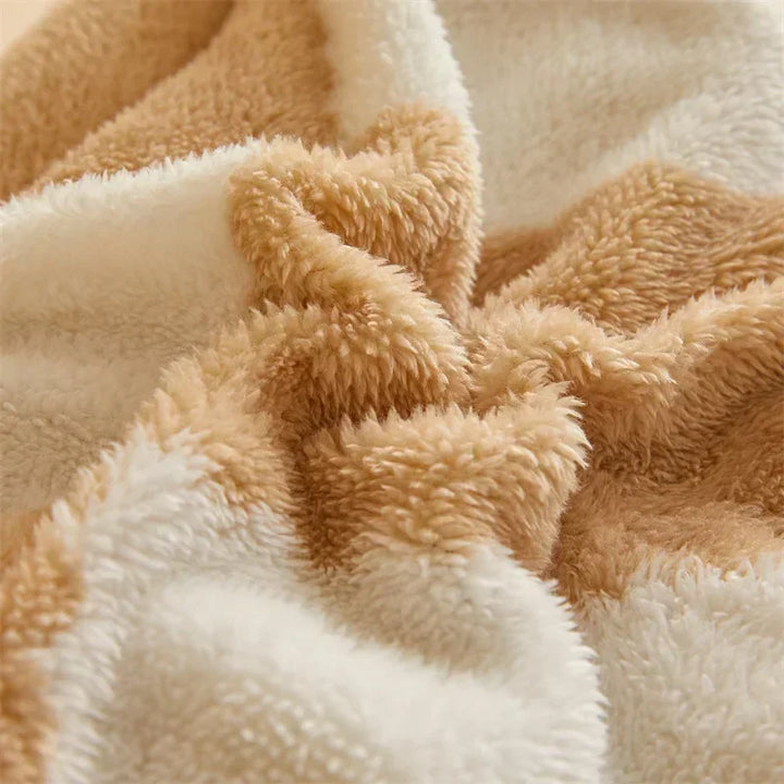 Quilted Weighted Blanket with Classic Plaid Design