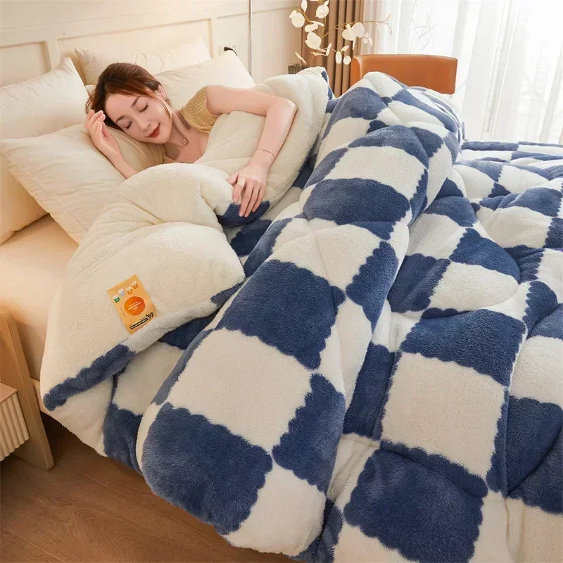 Quilted Weighted Blanket with Classic Plaid Design