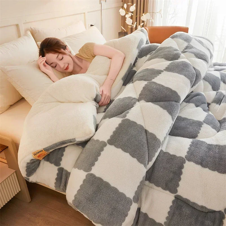 Quilted Weighted Blanket with Classic Plaid Design