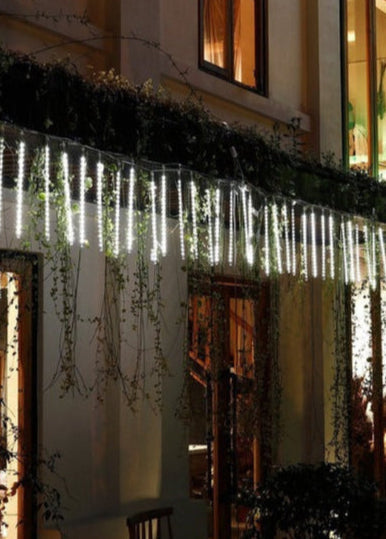 Hendrano™ LED Icicle Lights with Falling Snow Effect, 8 Tubes