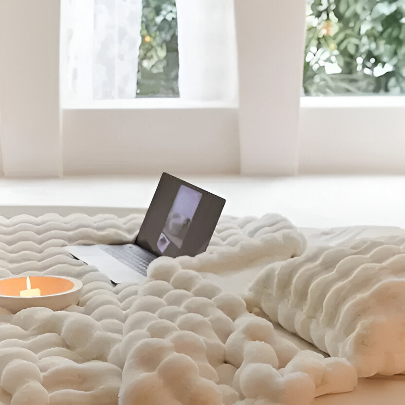 Soft Plush All-Season Blanket with a Minimal, Elegant Look