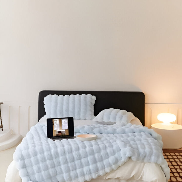 Soft Plush All-Season Blanket with a Minimal, Elegant Look