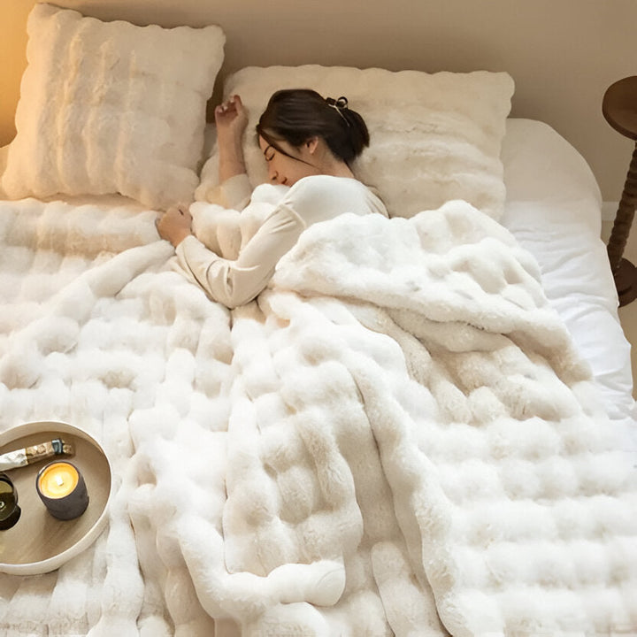 Soft Plush All-Season Blanket with a Minimal, Elegant Look