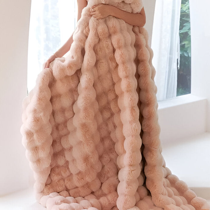 Soft Plush All-Season Blanket with a Minimal, Elegant Look