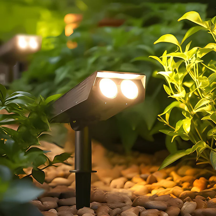 Hendrano™ Solar LED Landscape Spotlight with Zoom Lens and RGB Color
