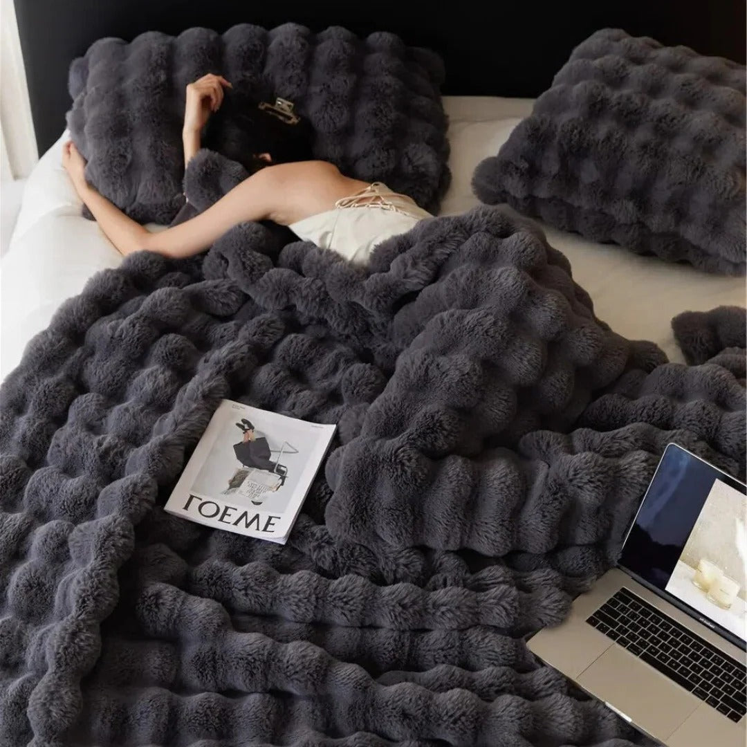 Soft Plush All-Season Blanket with a Minimal, Elegant Look