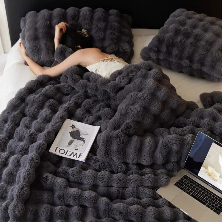 Soft Plush All-Season Blanket with a Minimal, Elegant Look