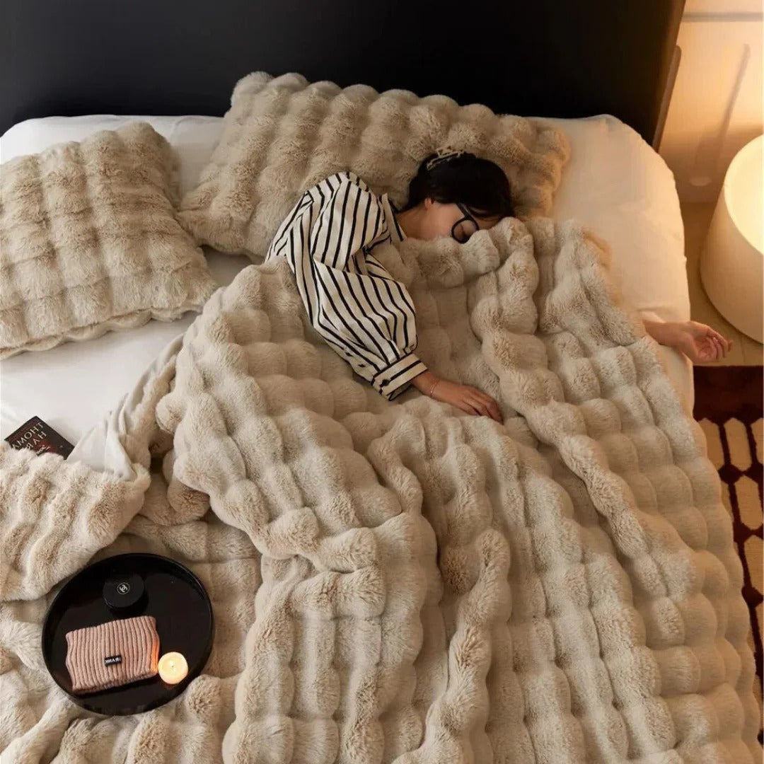 Soft Plush All-Season Blanket with a Minimal, Elegant Look