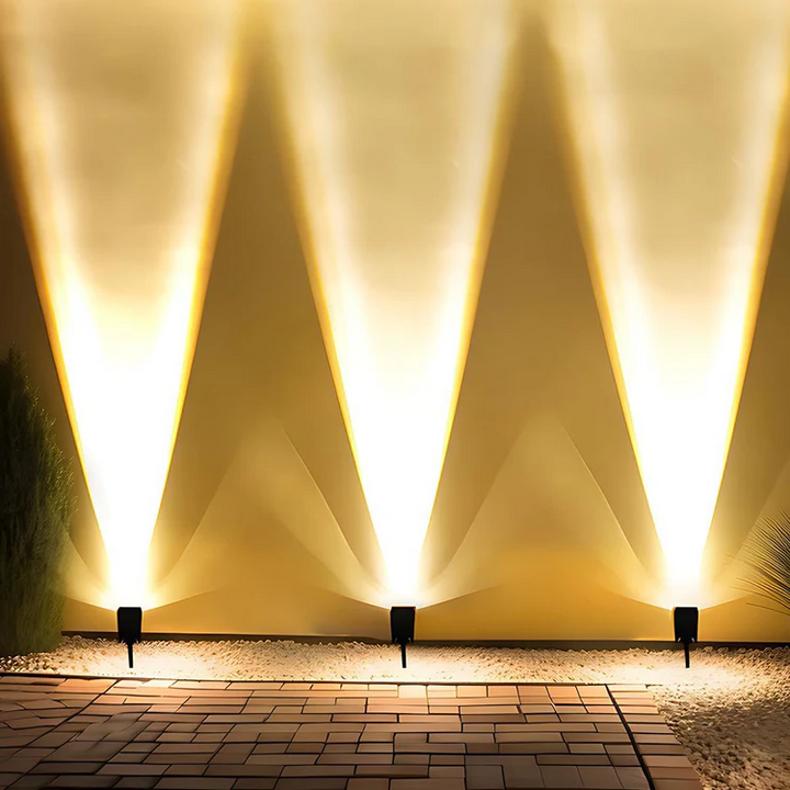 Hendrano™ Solar LED Landscape Spotlight with Zoom Lens and RGB Color
