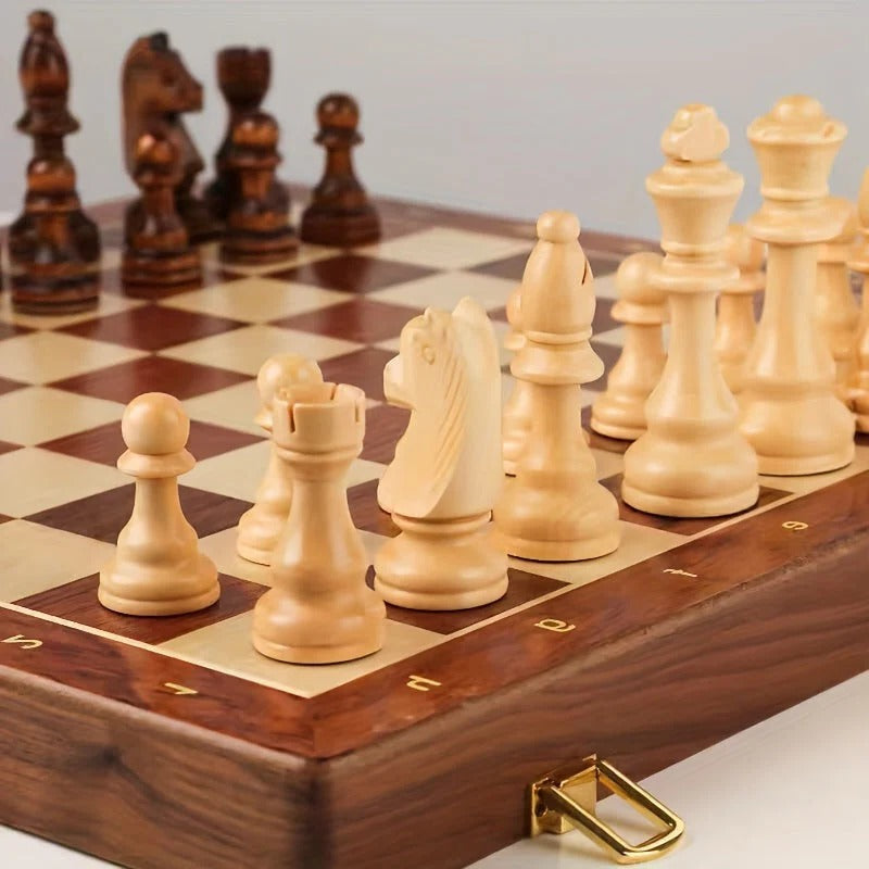 Hendrano™ Wooden Chess Set with 34 Pieces Including Two Extra Figures
