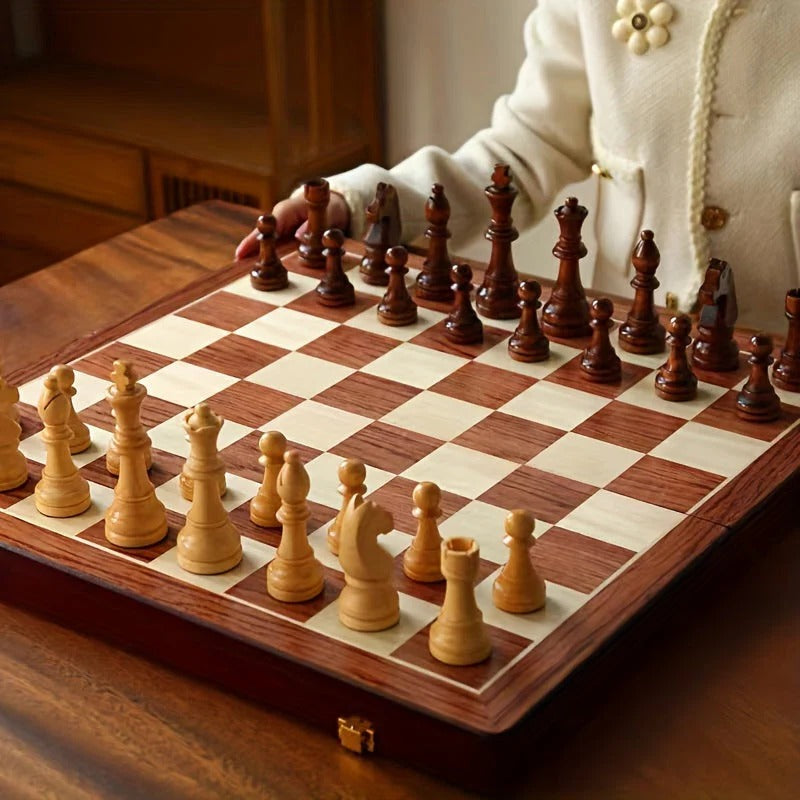 Hendrano™ Wooden Chess Set with 34 Pieces Including Two Extra Figures