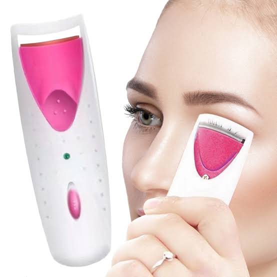 Heated Eyelash Curler for a Long-Lasting Natural Lift