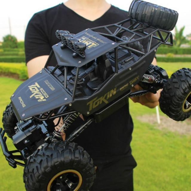 Hendrano™ 1:12 Remote Control 4x4 Monster Truck for Off-Road Fun
